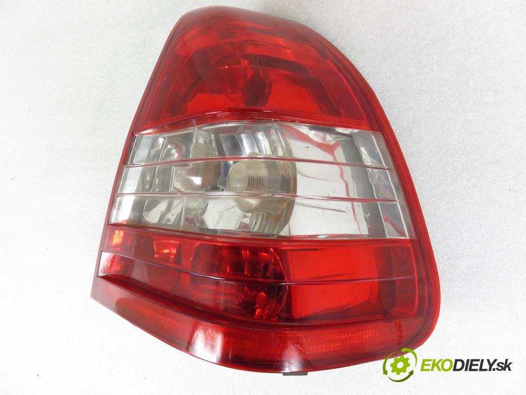MERCEDES-BENZ KLASA C (W202) SEDAN 1994 55,00 C 200 D (202.120) - OM 601.913 1997,00 světlo pravé zadní