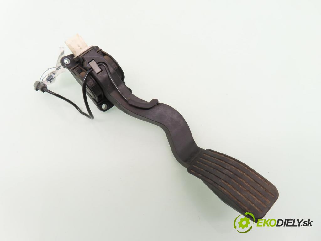CITROEN C4 coupe (LA_) COUPE 2005 80,00 1.6 16V - NFU (TU5JP4) 1587,00 Potenciometer plynu 0280755001 ; 9650889180 (Potenciometer plynového pedálu)
