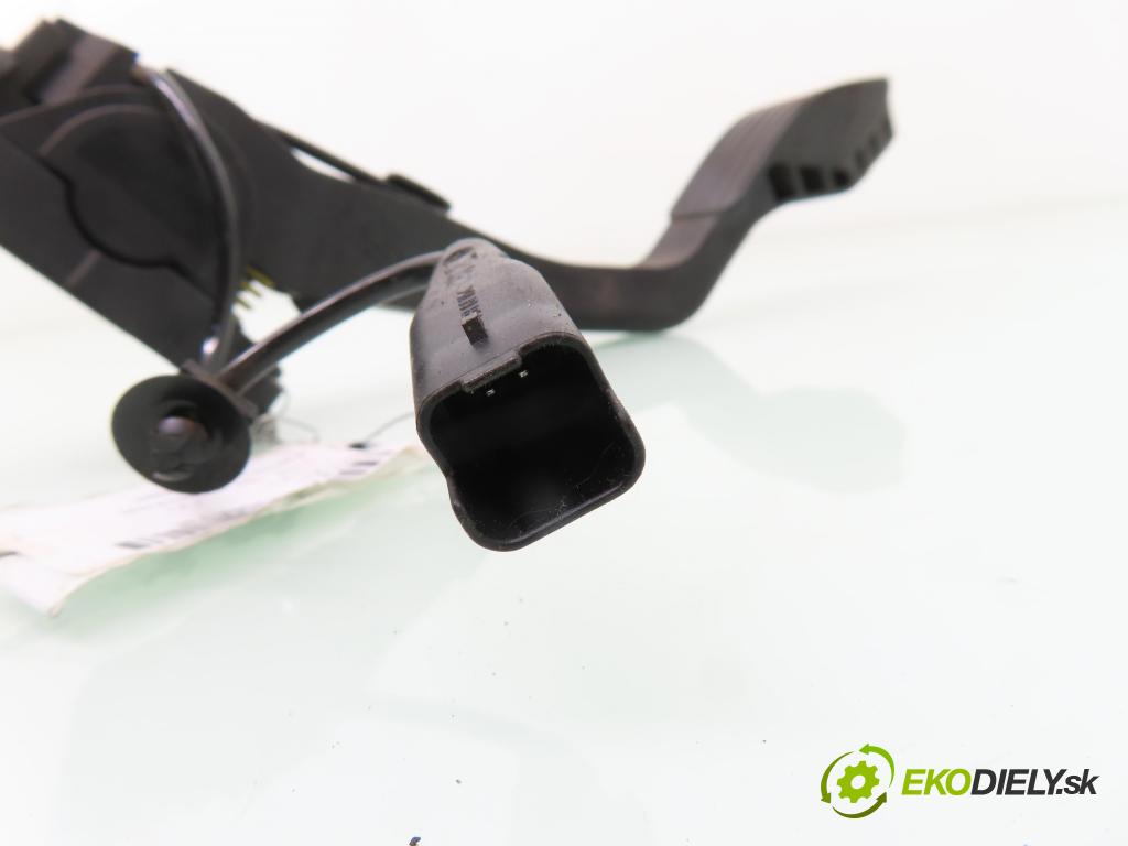 CITROEN C4 I (LC_) HB 2005 66,00 1.6 HDi - 9HX (DV6ATED4) 1560,00 Potenciometer plynu 0280755001 ; 9650889180 (Potenciometer plynového pedálu)