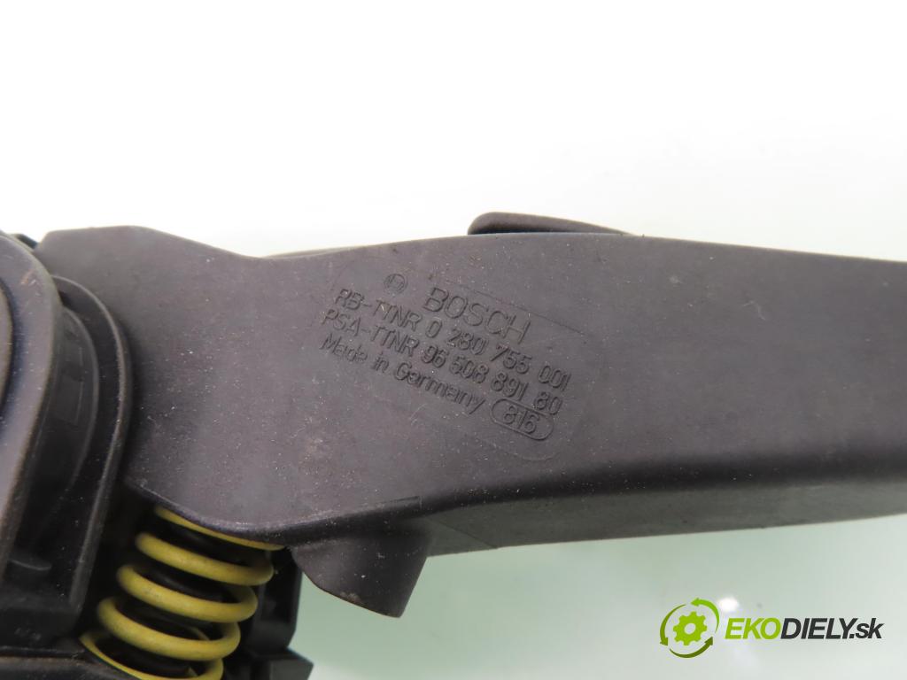 CITROEN C4 I (LC_) HB 2005 66,00 1.6 HDi - 9HX (DV6ATED4) 1560,00 Potenciometer plynu 0280755001 ; 9650889180 (Potenciometer plynového pedálu)