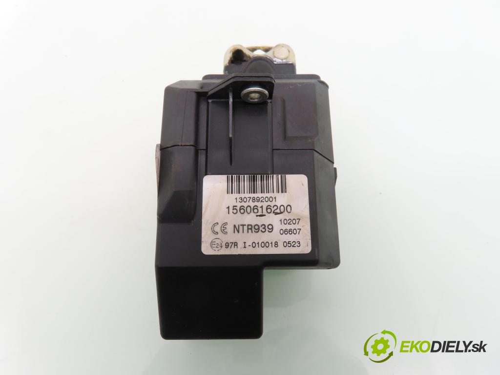 ALFA ROMEO 159 Sportwagon (939_) KOMBI 2007 88,00 1.9 JTDM 8V - 939 A1.000 1910,00 spinačka 1560616200 (Spínacia skrinka)