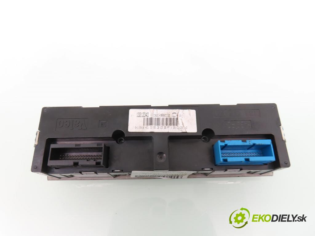 OPEL VECTRA C (Z02) LIFTBACK 2006 110,00 1.9 CDTI - Z 19 DTH 1910,00 Panel kúrenia KLIMATRONIK 13212340
