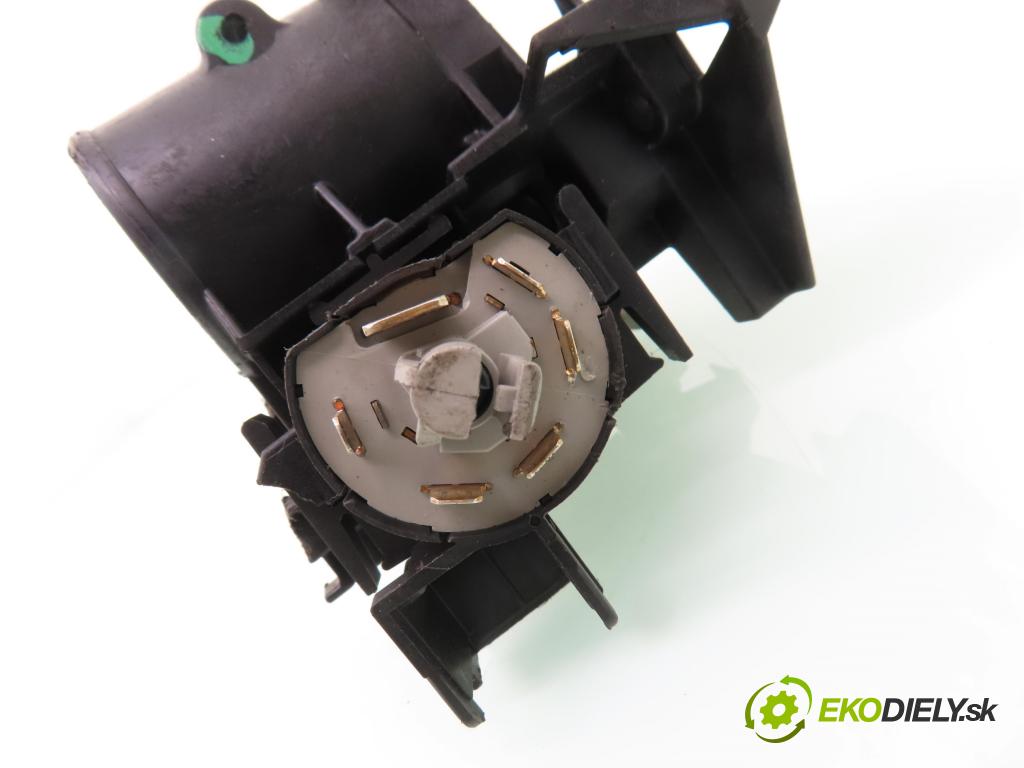 OPEL ZAFIRA A Nadwozie Wielkopojemne (MPV) (T98)  MINIVAN 2002 92,00 1.8 16V 125 - Z 18 XE 1796,00 spinačka 90589313 ; 90589313 (Spínacia skrinka)