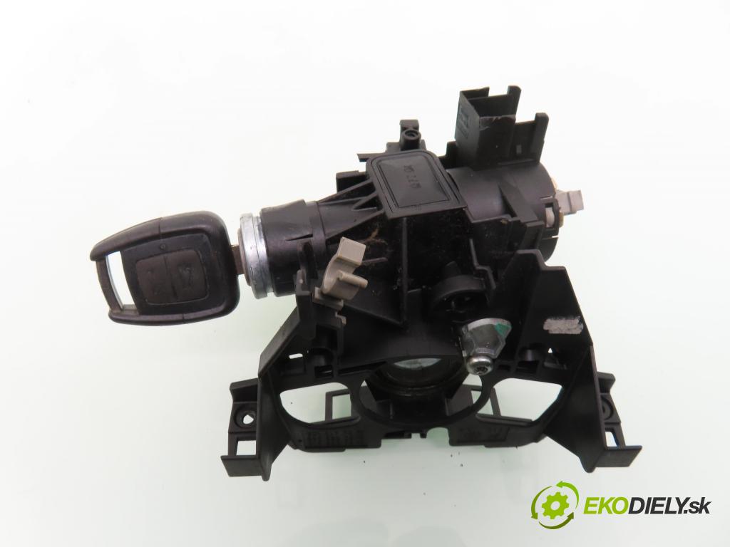 OPEL ZAFIRA A Nadwozie Wielkopojemne (MPV) (T98)  MINIVAN 2002 92,00 1.8 16V 125 - Z 18 XE 1796,00 spinačka 90589313 ; 90589313 (Spínacia skrinka)