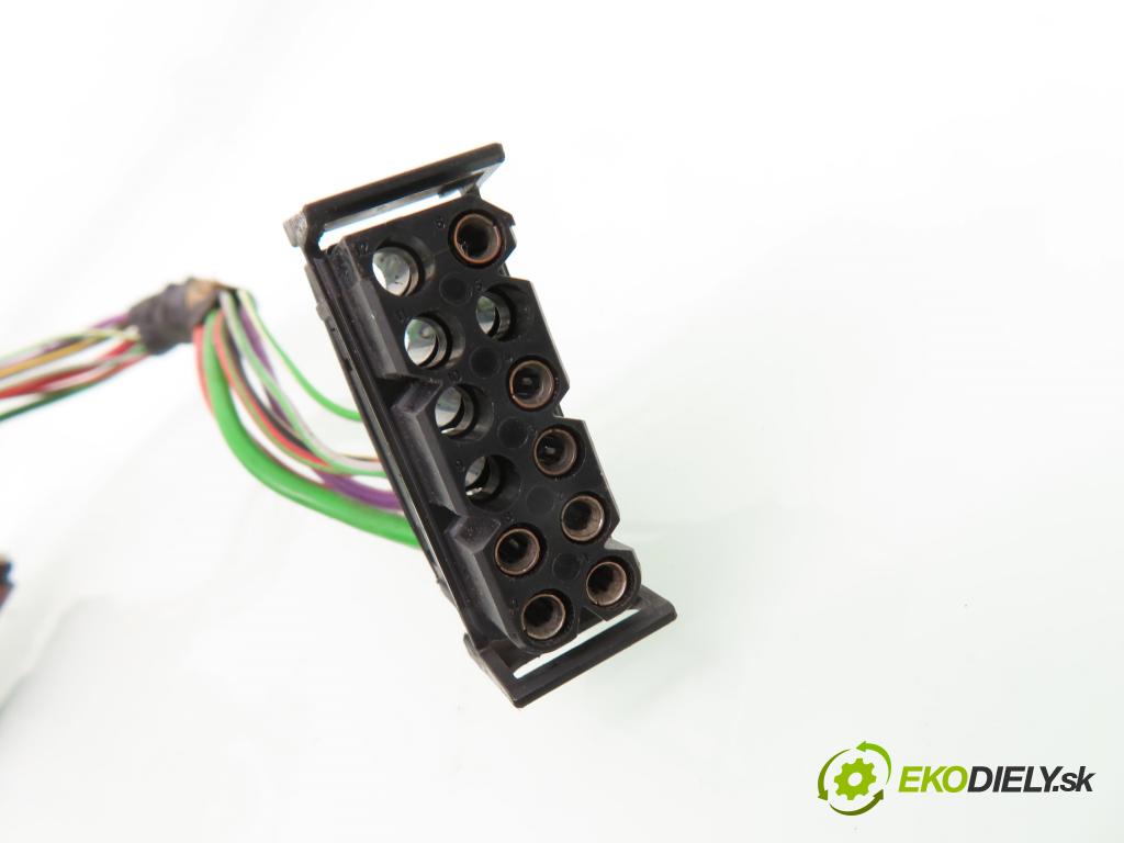 BMW 3 (E36) SEDAN 1991 83,00 318 i - M40 B18 (184E1) 1796,00 spinačka 11584580 ; 11602780 (Spínacia skrinka)