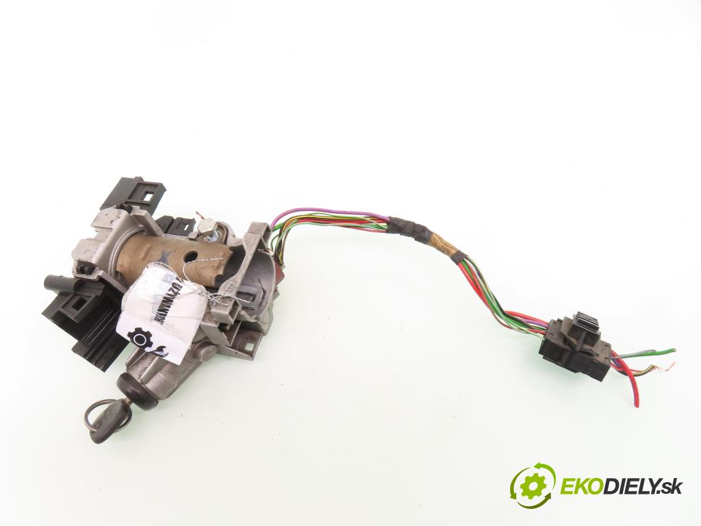 BMW 3 (E36) SEDAN 1991 83,00 318 i - M40 B18 (184E1) 1796,00 spinačka 11584580 ; 11602780 (Spínacia skrinka)