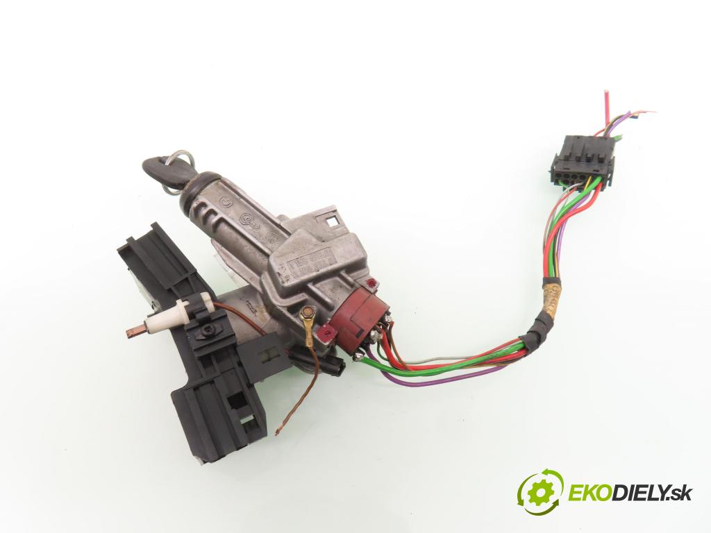 BMW 3 (E36) SEDAN 1991 83,00 318 i - M40 B18 (184E1) 1796,00 spinačka 11584580 ; 11602780 (Spínacia skrinka)