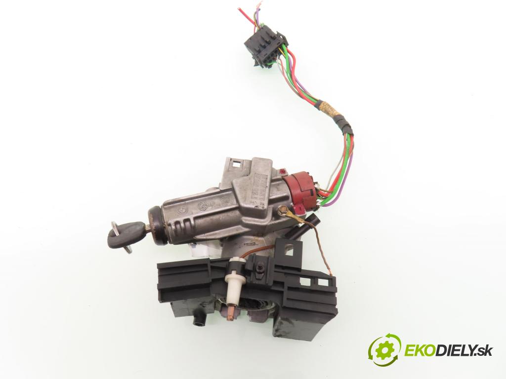 BMW 3 (E36) SEDAN 1991 83,00 318 i - M40 B18 (184E1) 1796,00 spinačka 11584580 ; 11602780 (Spínacia skrinka)