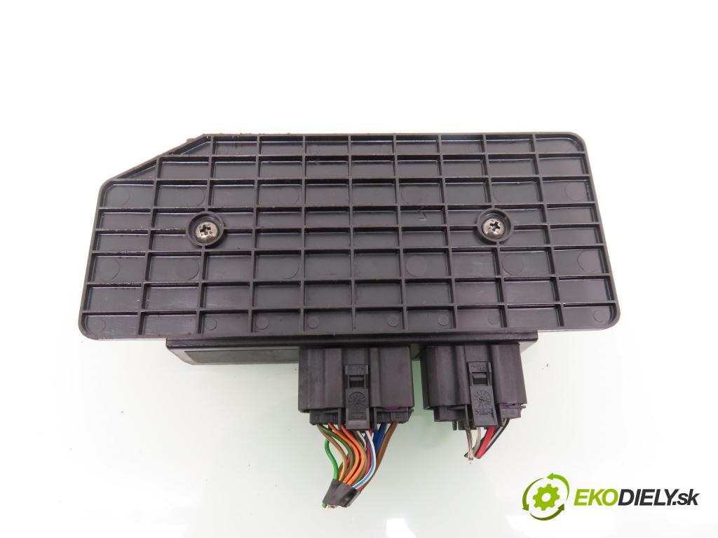 VW PASSAT B5.5 Variant (3B6) KOMBI 2001 74,00 1.9 TDI PD 101 - AVB 1896,00 MODUL komfortu 1C0959799B