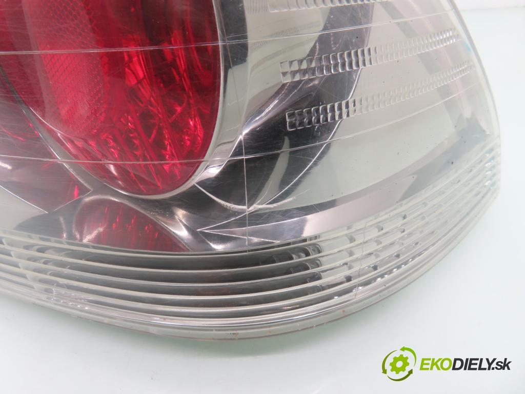 LEXUS IS I (JCE1_, GXE1_) SEDAN 2005 114,00 200 (GXE10) - 1G-FE 1988,00 světlo pravé zadní