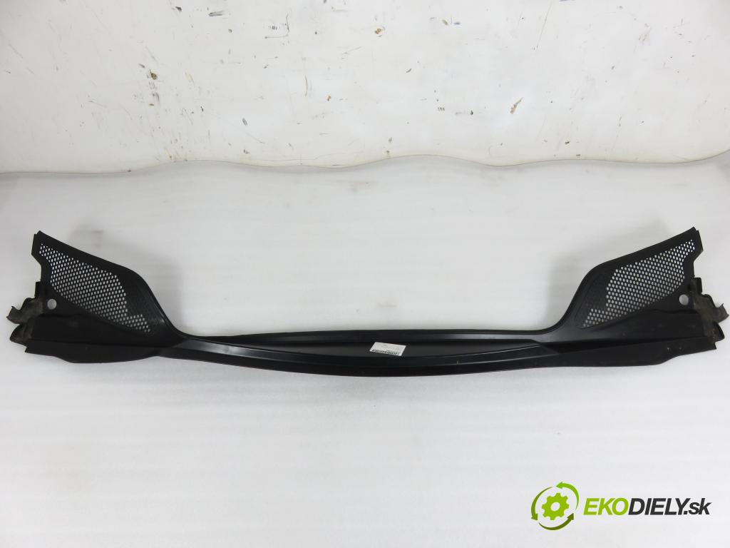 CITROEN C4 I (LC_) HB 2005 66,00 1.6 HDi - 9HX (DV6ATED4) 1560,00 torpédo plast pod čelní okno 96467935XT (Plast pod čelním sklem)