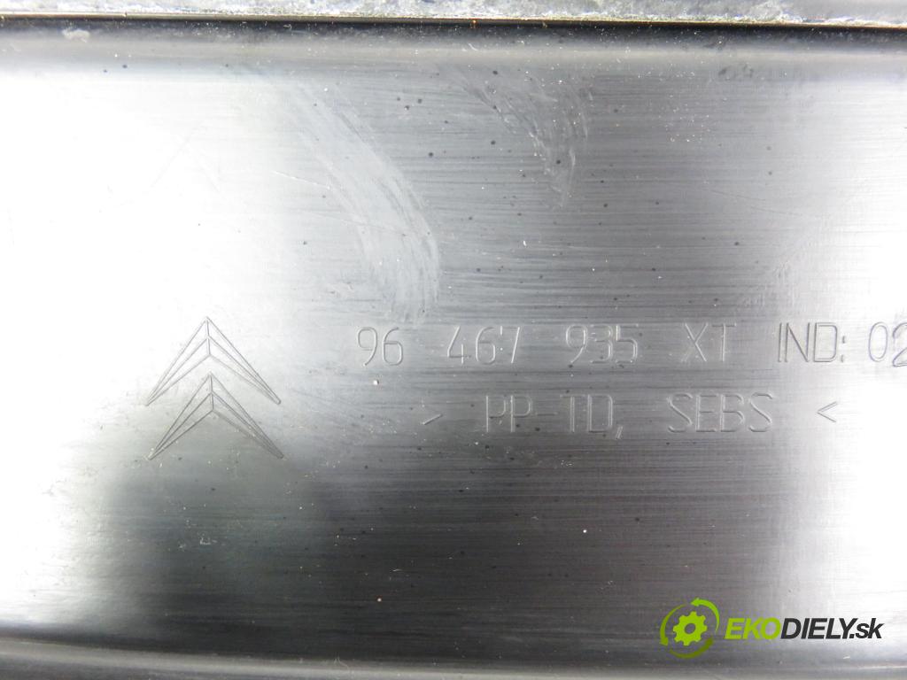 CITROEN C4 I (LC_) HB 2005 66,00 1.6 HDi - 9HX (DV6ATED4) 1560,00 torpédo plast pod čelní okno 96467935XT (Plast pod čelním sklem)