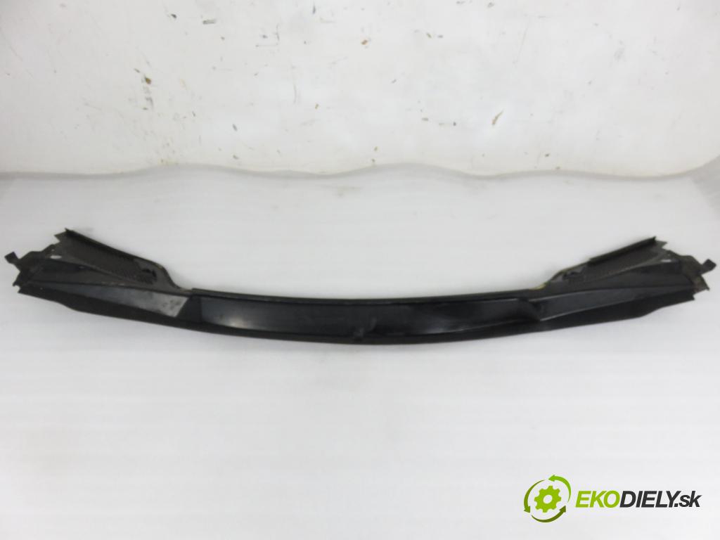 CITROEN C4 I (LC_) HB 2005 66,00 1.6 HDi - 9HX (DV6ATED4) 1560,00 torpédo plast pod čelní okno 96467935XT (Plast pod čelním sklem)