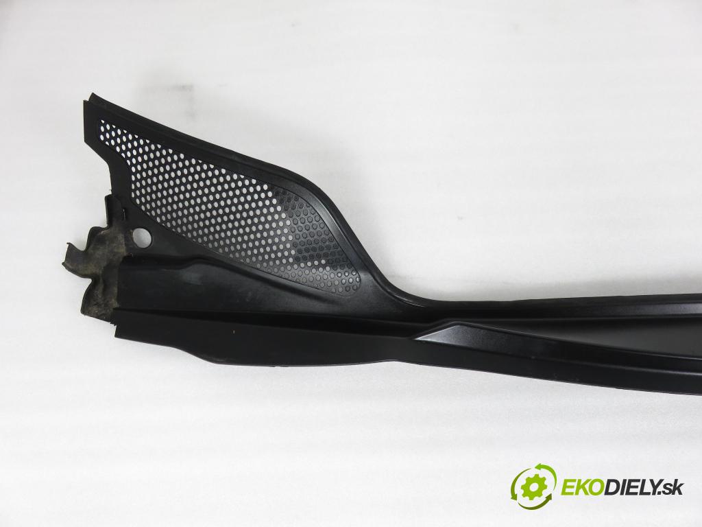 CITROEN C4 I (LC_) HB 2005 66,00 1.6 HDi - 9HX (DV6ATED4) 1560,00 torpédo plast pod čelní okno 96467935XT (Plast pod čelním sklem)