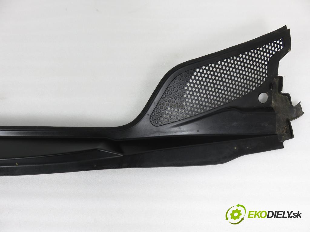 CITROEN C4 I (LC_) HB 2005 66,00 1.6 HDi - 9HX (DV6ATED4) 1560,00 torpédo plast pod čelní okno 96467935XT (Plast pod čelním sklem)