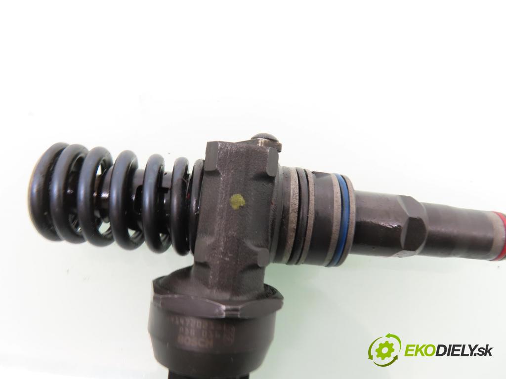 VW BORA (1J2) SEDAN 2000 85,00 1.9 TDI - AUY 1896,00 Vstrekovač 038130073AG ; 0414720215 (Vstrekovač paliva)