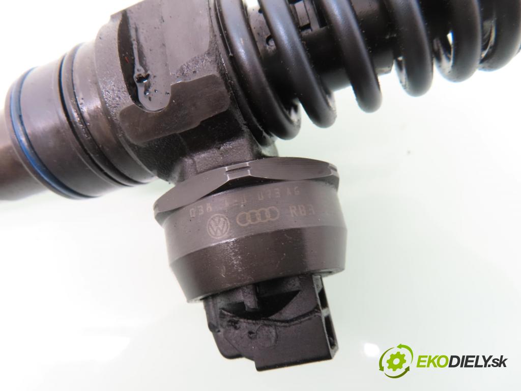 VW BORA (1J2) SEDAN 2000 85,00 1.9 TDI - AUY 1896,00 Vstrekovač 038130073AG ; 0414720215 (Vstrekovač paliva)