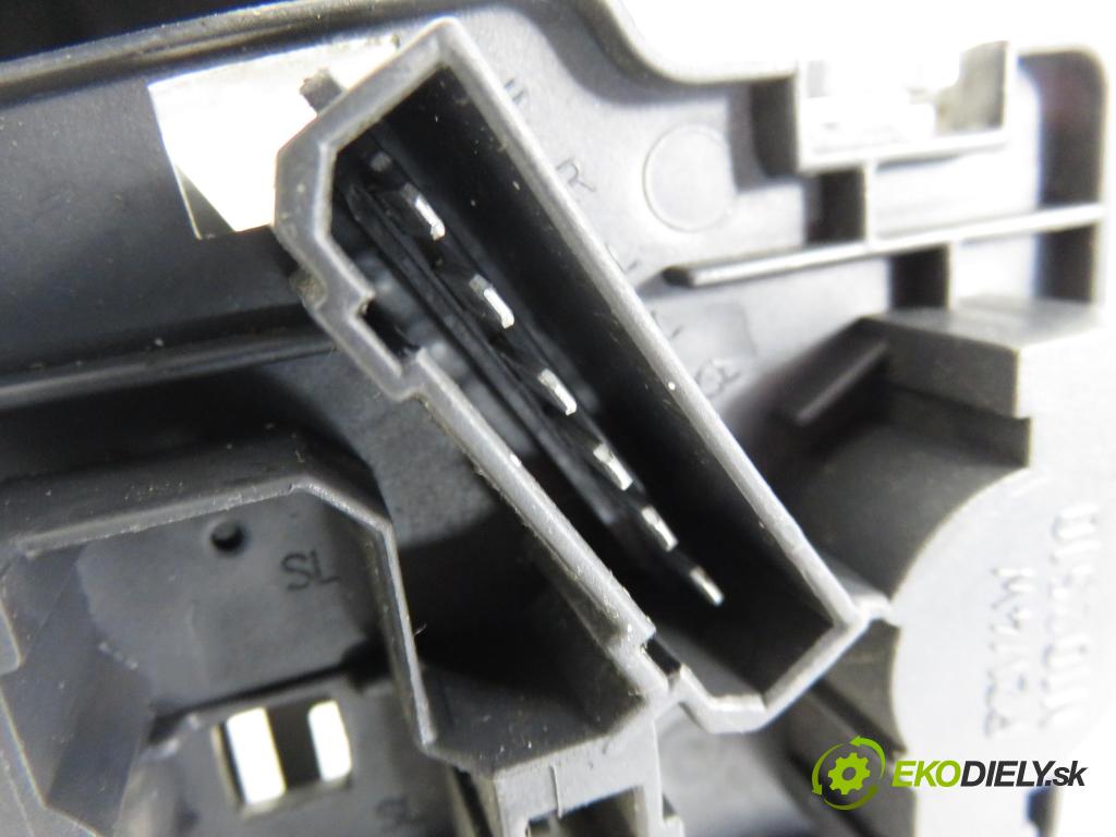 VW PASSAT B5.5 Variant (3B6) KOMBI 2000 74,00 1.9 TDI PD 101 - AVB 1896,00 vložka svetla ľavy zadné 3B9945258B