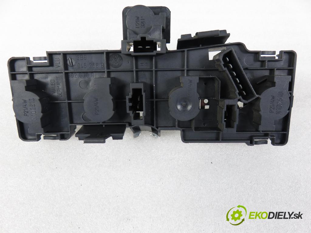 VW PASSAT B5.5 Variant (3B6) KOMBI 2000 74,00 1.9 TDI PD 101 - AVB 1896,00 vložka svetla ľavy zadné 3B9945258B