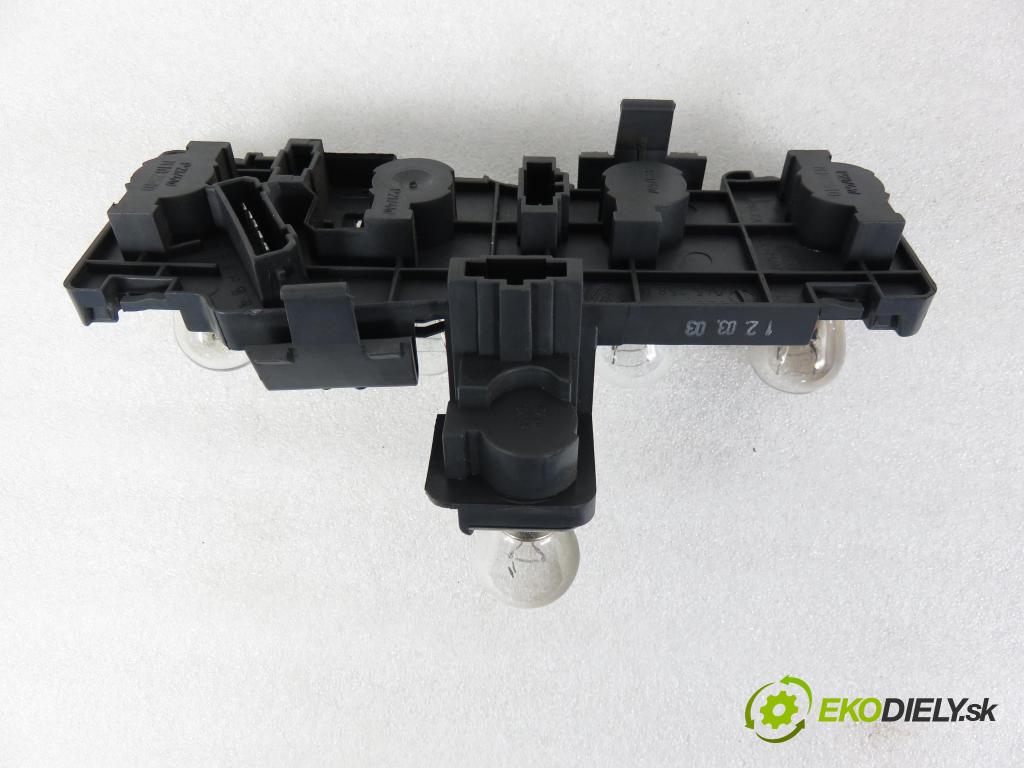 VW PASSAT B5.5 Variant (3B6) KOMBI 2000 74,00 1.9 TDI PD 101 - AVB 1896,00 vložka svetla ľavy zadné 3B9945258B