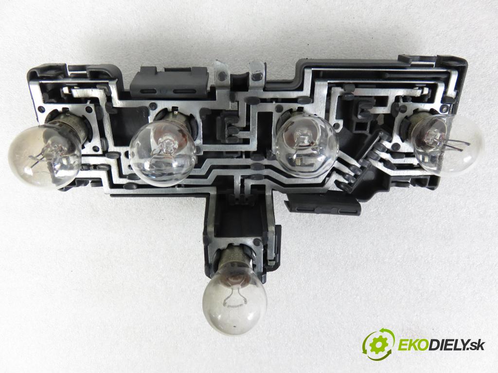 VW PASSAT B5.5 Variant (3B6) KOMBI 2000 74,00 1.9 TDI PD 101 - AVB 1896,00 vložka svetla ľavy zadné 3B9945258B