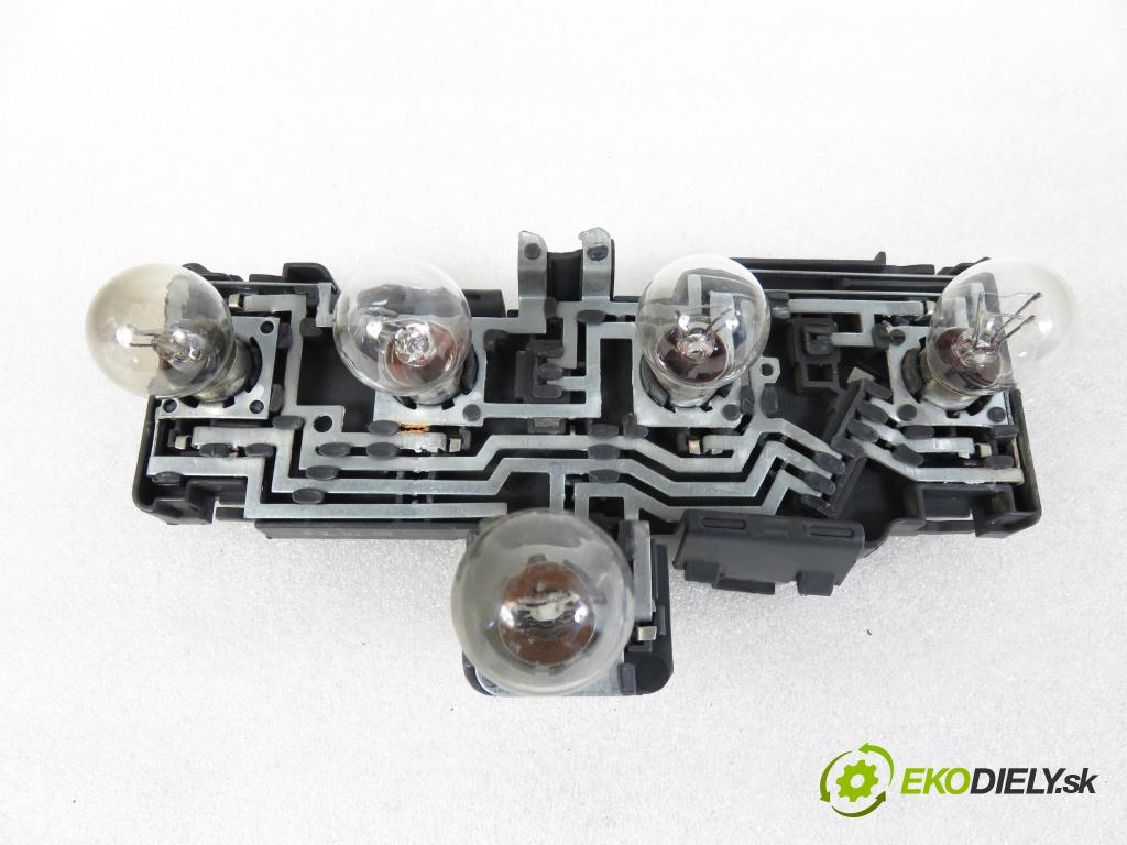 VW PASSAT B5.5 Variant (3B6) KOMBI 2000 74,00 1.9 TDI PD 101 - AVB 1896,00 vložka svetla ľavy zadné 3B9945258B