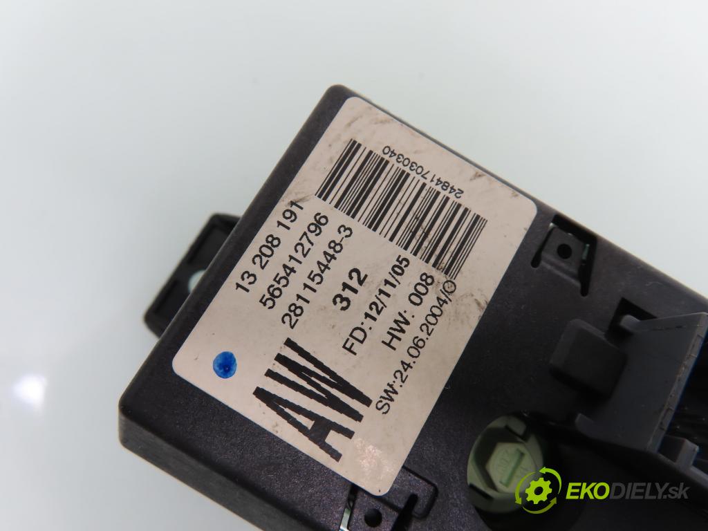 OPEL MERIVA A nadwozie wielkoprzestrzenne (MPV) (X03) MINIVAN 2005 74,00 1.6 16V - Z 16 XE 1598,00 RADIO CD 13190855 ; CD30 ; 13208191