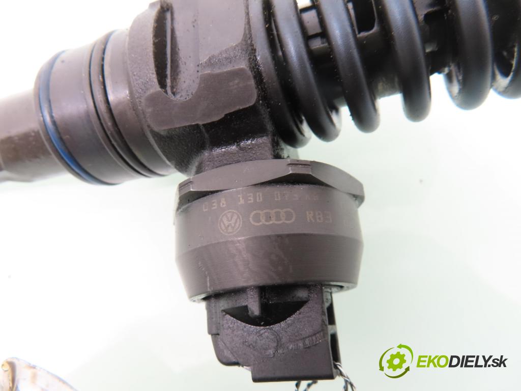 SEAT ALTEA (5P1) MINIVAN 2004 77,00 1.9 TDI PD 105 - BXE 1896,00 Vstrekovač 038130073AG ; 0414720215 (Vstrekovač paliva)