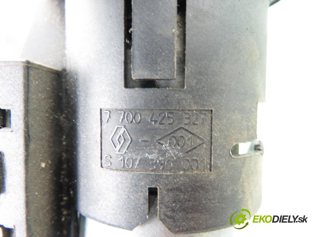 RENAULT SCENIC I (JA0/1_) MINIVAN 2000 79,00 1.6 - K4M 700 1598,00 spinačka / imobilizéra IMMO / Riadiaca jednotka 8200055730 ; S110030054C ; 8200029340A