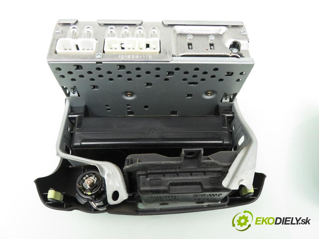 TOYOTA YARIS (_P1_) HB 1999 50,00 1.0 VVT- i 68 - 1SZ-FE 998,00 RADIO Modul 8612052012 ; 861100D020B1