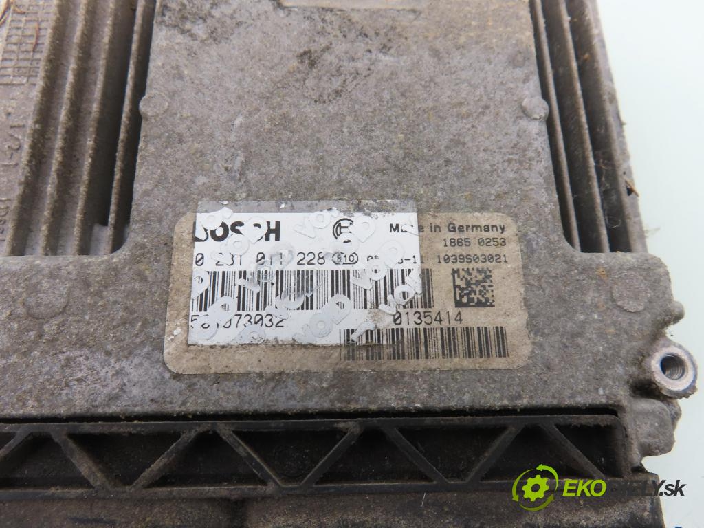 IVECO DAILY III skrzynia FURGON 2005 100,00 35 C 14, 35 S 14 - F1AE0481M 2287,00 Riadiaca jednotka Motor 0281011228 ; 504073032