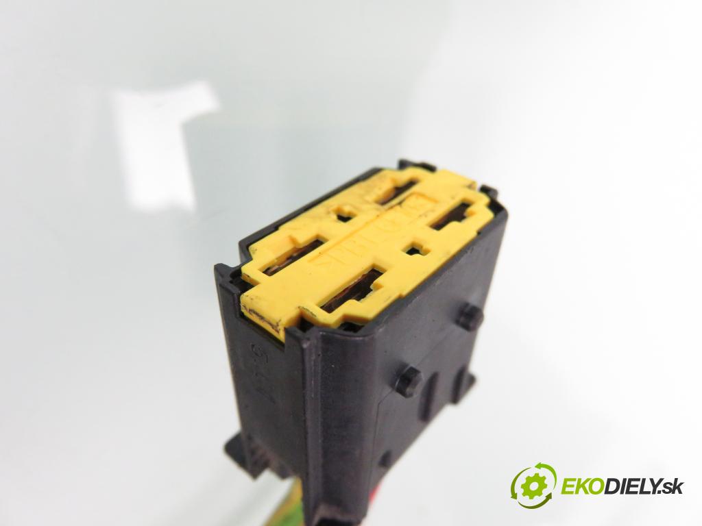 RENAULT SCENIC I (JA0/1_) MINIVAN 2001 79,00 1.6 - K4M 700 1598,00 spinačka  (Spínacia skrinka)