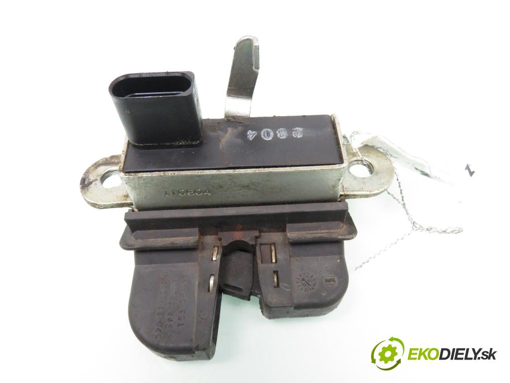 SEAT ALTEA (5P1) MINIVAN 2004 77,00 1.9 TDI PD 105 - BXE 1896,00 zámok dveří kufr EL. 5P0827505B