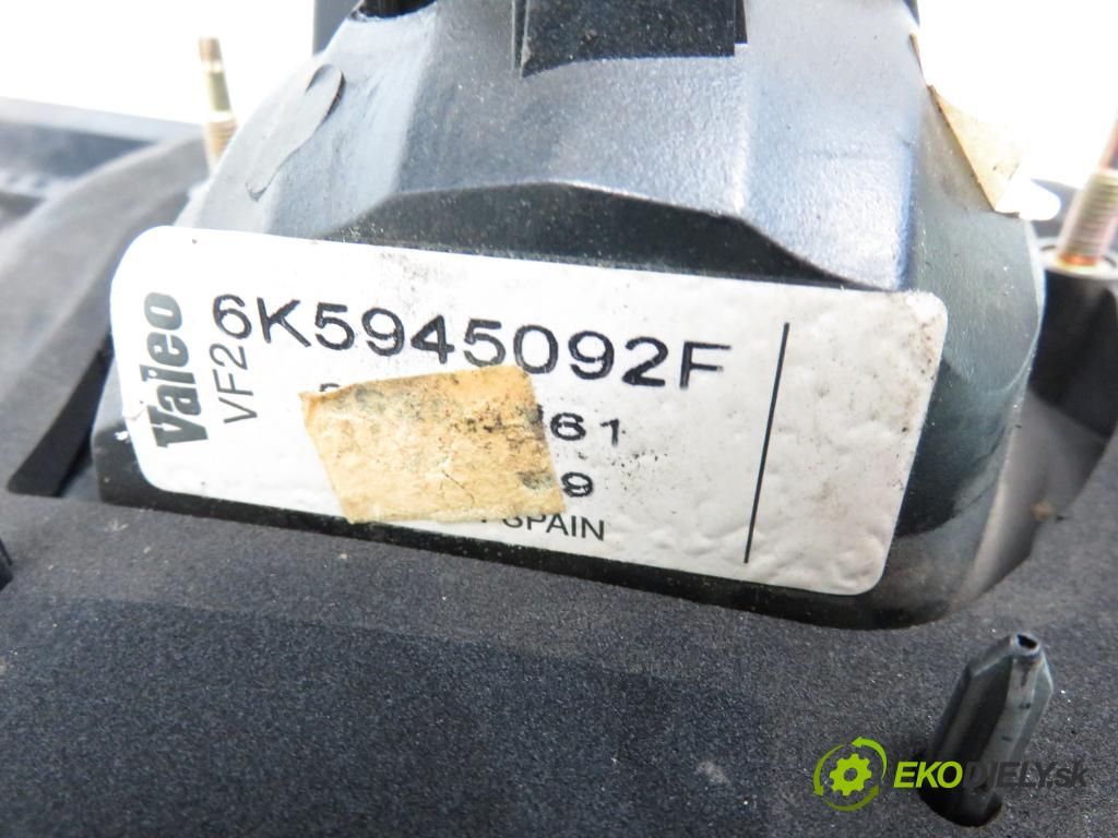 SEAT CORDOBA (6K2) SEDAN 2000 81,00 1.9 TDI - ASV 1896,00 světlo pravé zadní kufr 6K5945092F