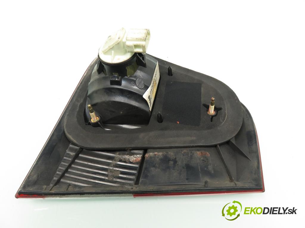 SEAT CORDOBA (6K2) SEDAN 2000 81,00 1.9 TDI - ASV 1896,00 světlo pravé zadní kufr 6K5945092F