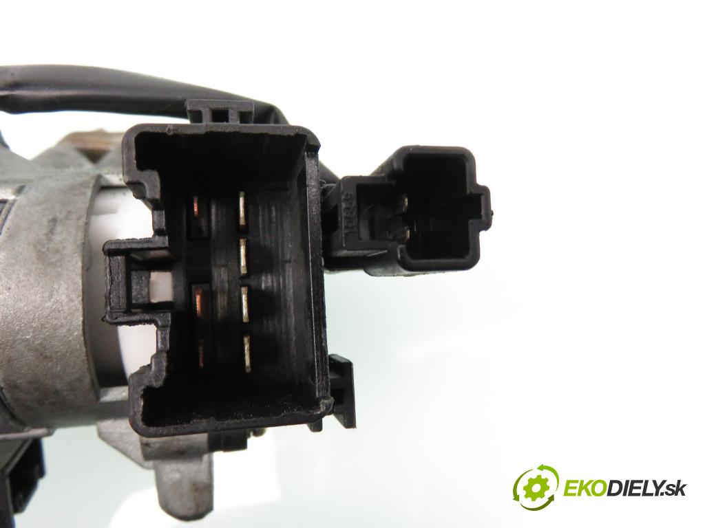 TOYOTA YARIS (_P1_) HB 2001 50,00 1.0 VVT- i 68 - 1SZ-FE 998,00 spinačka / zámky 450200D01