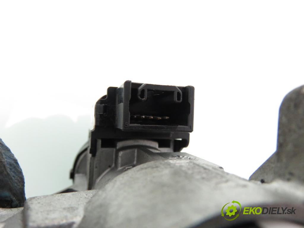 TOYOTA YARIS (_P1_) HB 2001 50,00 1.0 VVT- i 68 - 1SZ-FE 998,00 spinačka / zámky 450200D01