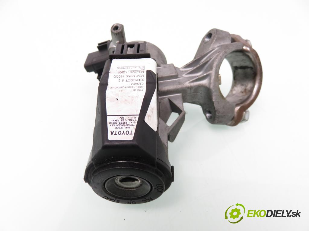 TOYOTA YARIS (_P1_) HB 2001 50,00 1.0 VVT- i 68 - 1SZ-FE 998,00 spinačka / zámky 450200D01