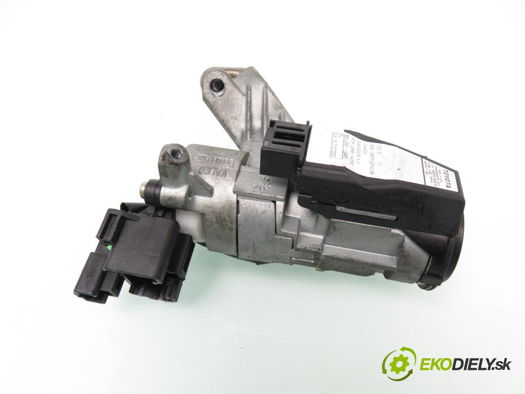 TOYOTA YARIS (_P1_) HB 2001 50,00 1.0 VVT- i 68 - 1SZ-FE 998,00 spinačka / zámky 450200D01