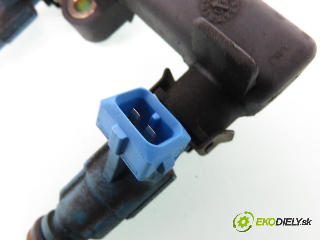 FIAT SIENA (178_) / ALBEA SEDAN 2004 59,00 1.2 - 188 A5.000 1242,00 Lišta vstrekovacia 0280151073 ; 0280155816 (Vstrekovacia lišta)