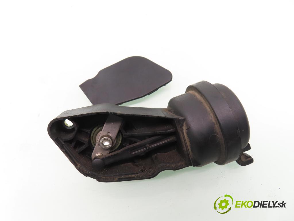 AUDI A4 (8D2, B5) KOMBI 1997 92,00 1.8 - ADR 1781,00 VENTIL: VAKUUM: