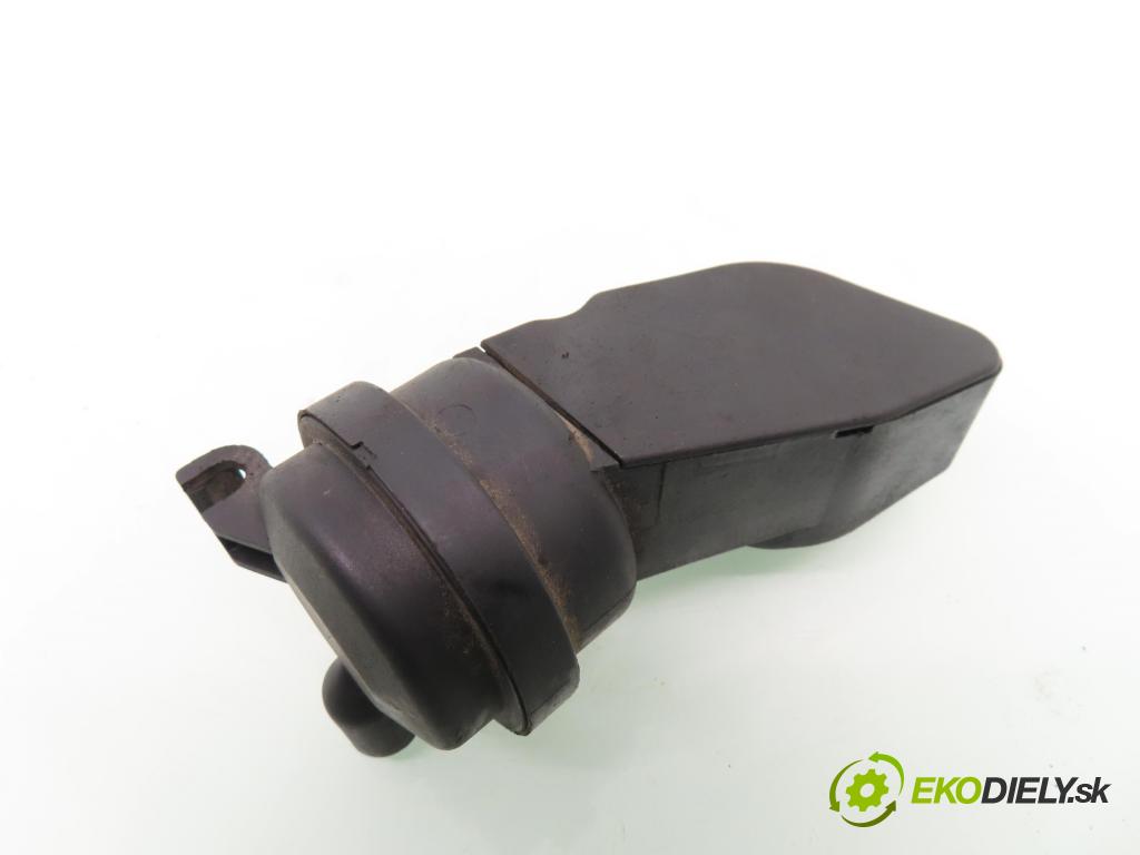 AUDI A4 (8D2, B5) KOMBI 1997 92,00 1.8 - ADR 1781,00 VENTIL: VAKUUM: