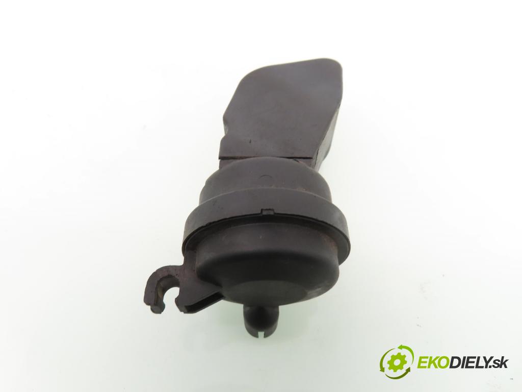 AUDI A4 (8D2, B5) KOMBI 1997 92,00 1.8 - ADR 1781,00 VENTIL: VAKUUM: