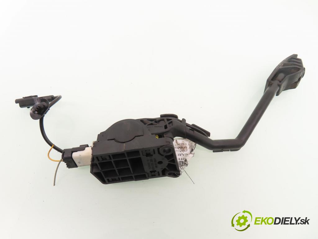PEUGEOT 407 (6D_) SEDAN 2006 80,00 1.6 HDi 110 - 9HZ (DV6TED4) 1560,00 Potenciometer plynu 9650341780 ; 0280755012 (Potenciometer plynového pedálu)