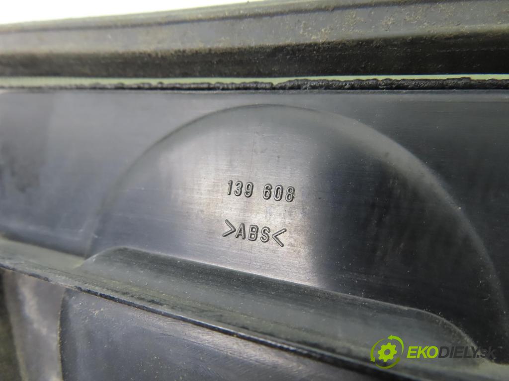 SAAB 900 II LIFTBACK 1995 136,00 2.0 -16 Turbo 185 - B204L 1985,00 zadní část - čelo dveří kufr 139608