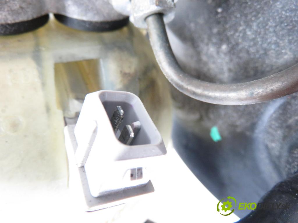 AUDI 80 (8C, B4) SEDAN 1993 66,00 1.9 TDI - 1Z 1896,00 posilovač 8A0612105C (Servočerpadlo)