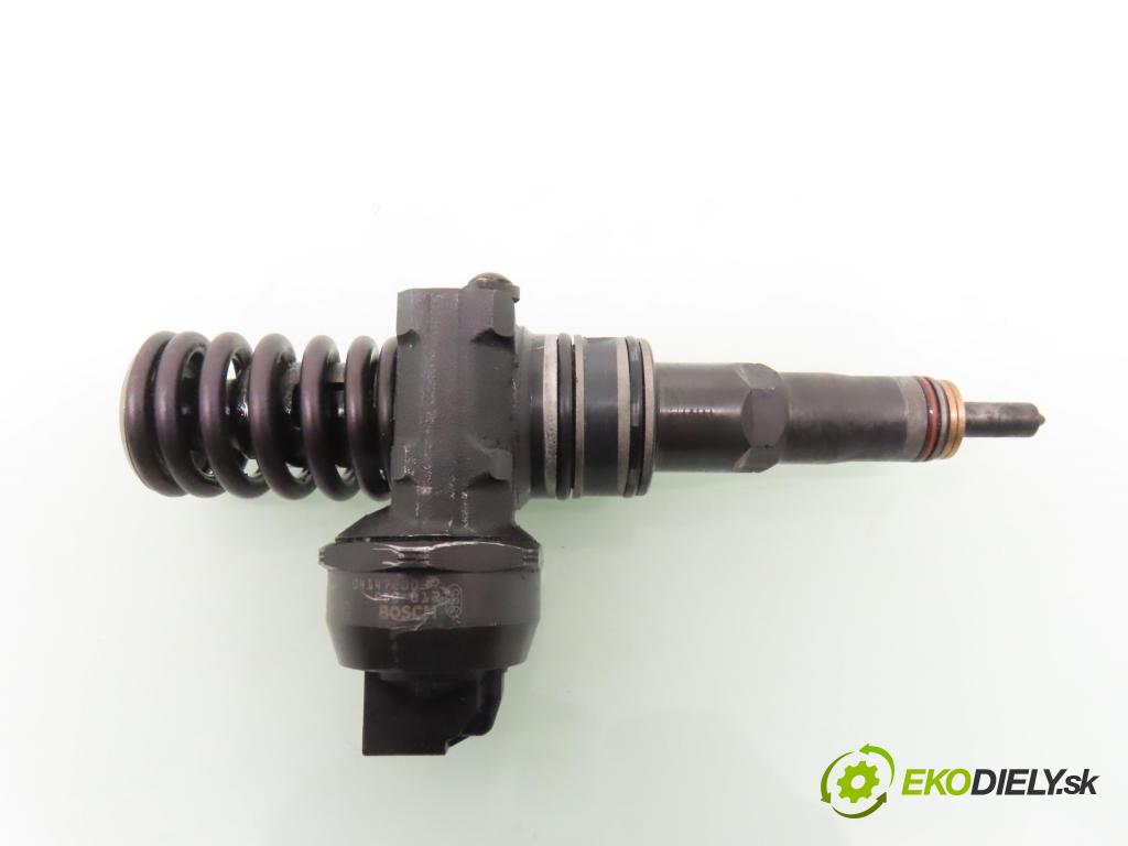 VW PASSAT B5.5 Variant (3B6) KOMBI 2003 74,00 1.9 TDI PD 101 - AVB 1896,00 Vstrekovač 038130073AJ ; 0414720037 (Vstrekovač paliva)