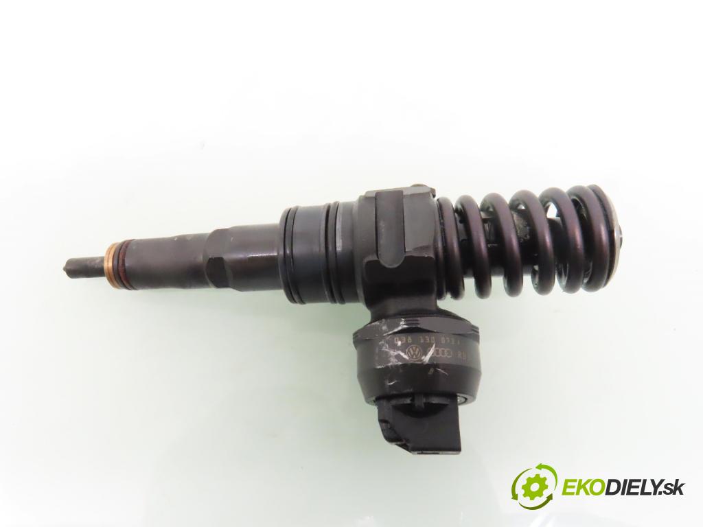 VW PASSAT B5.5 Variant (3B6) KOMBI 2003 74,00 1.9 TDI PD 101 - AVB 1896,00 Vstrekovač 038130073AJ ; 0414720037 (Vstrekovač paliva)