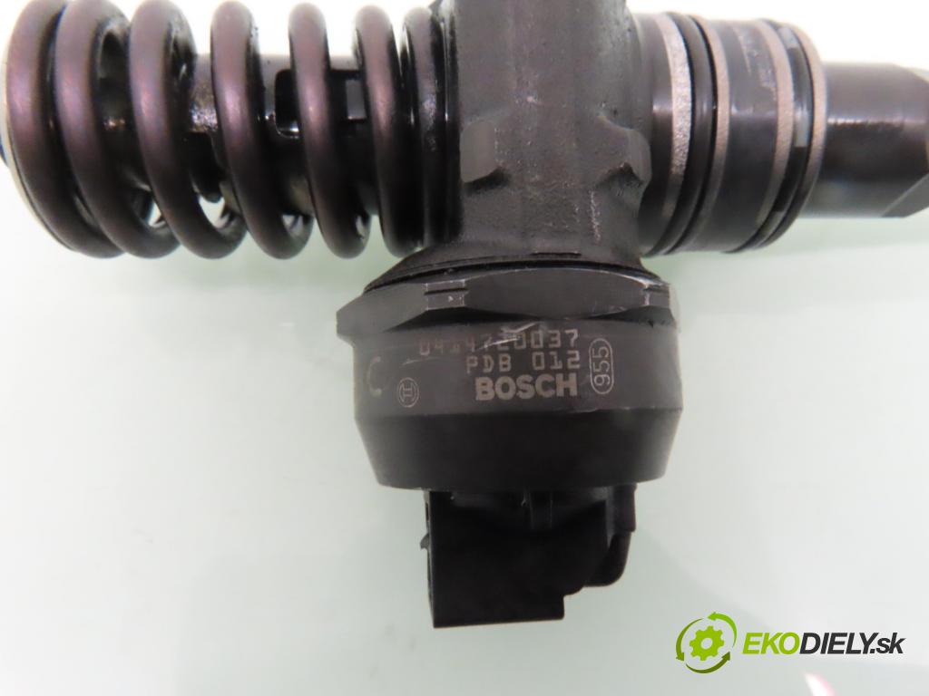 VW PASSAT B5.5 Variant (3B6) KOMBI 2003 74,00 1.9 TDI PD 101 - AVB 1896,00 Vstrekovač 038130073AJ ; 0414720037 (Vstrekovač paliva)