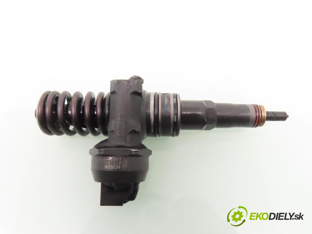 VW PASSAT B5.5 Variant (3B6) KOMBI 2003 74,00 1.9 TDI PD 101 - AVB 1896,00 Vstrekovač 038130073AJ ; 0414720037 (Vstrekovač paliva)